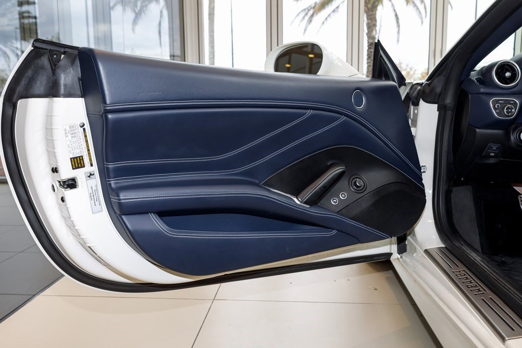 Used 2016 Ferrari California T image 18