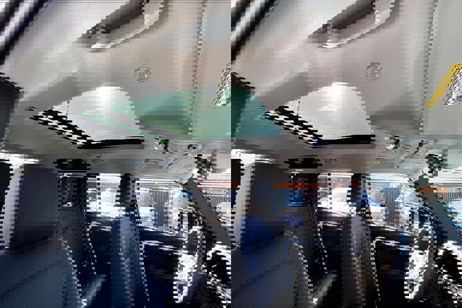 Used 2025 Land Rover Defender 110 S image 23