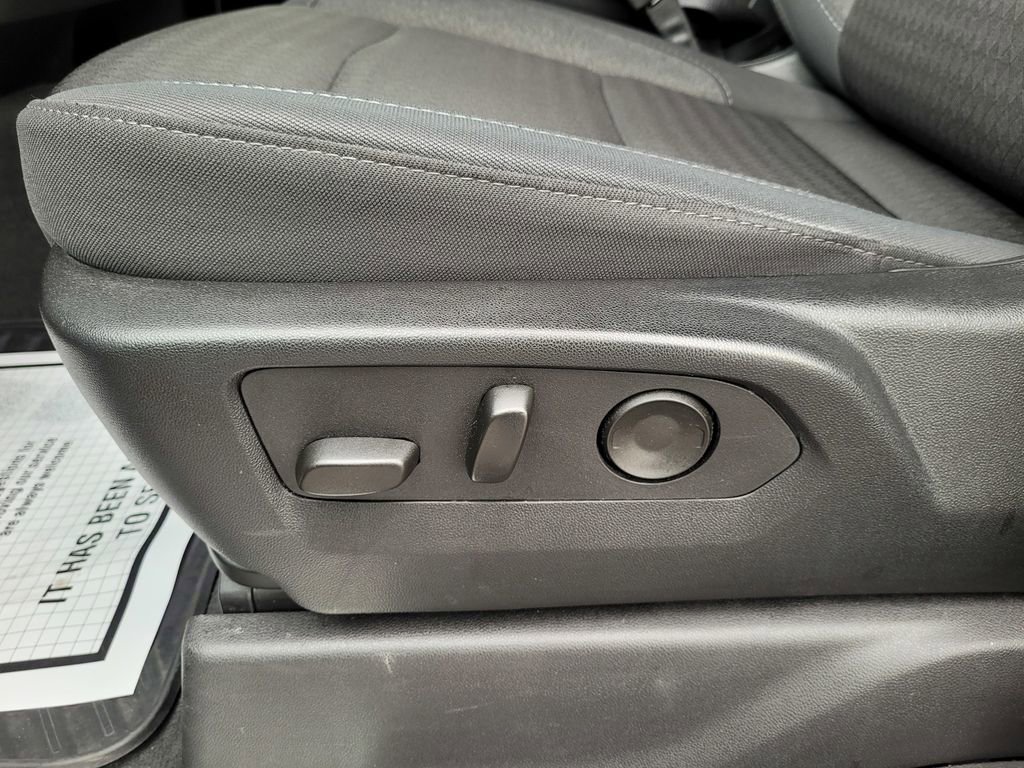 Used 2025 Chevrolet Silverado 1500 LT image 12