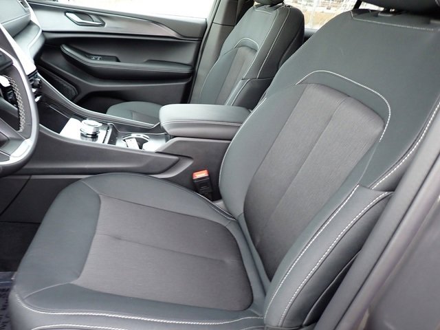 New 2025 Jeep Grand Cherokee Laredo image 12