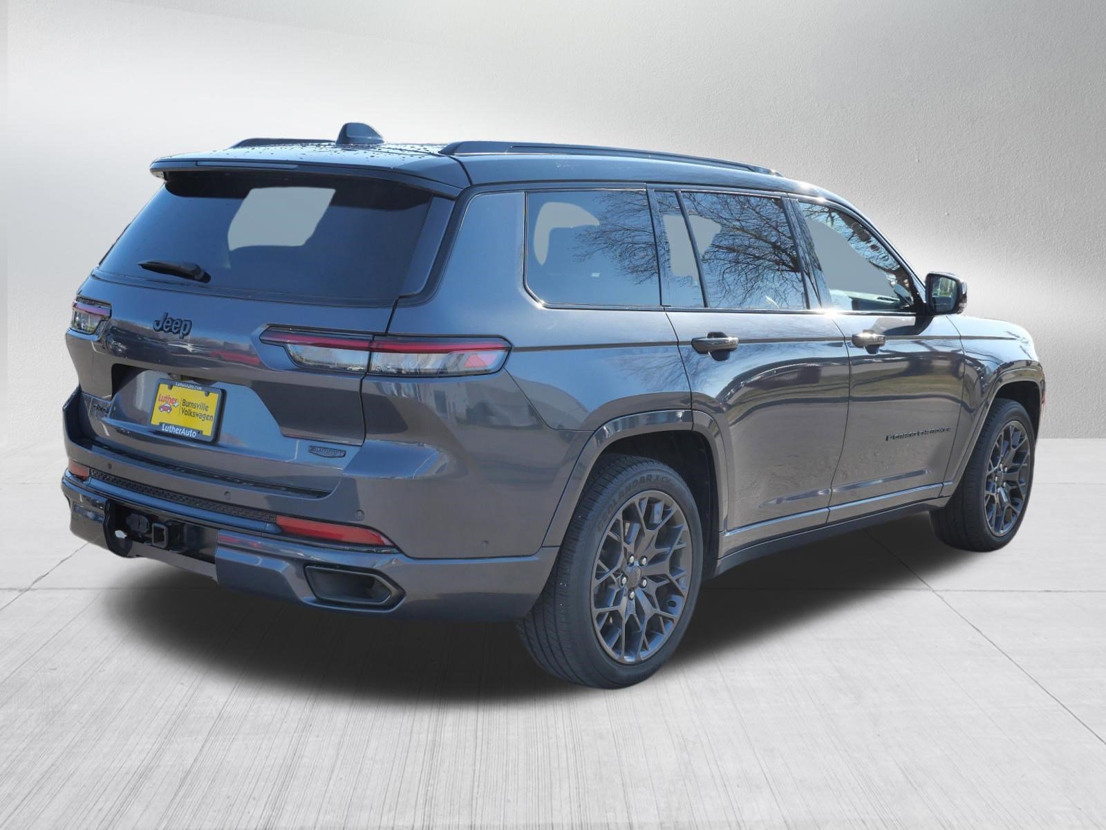 Used 2023 Jeep Grand Cherokee L Summit w/ High Altitude Package image 7