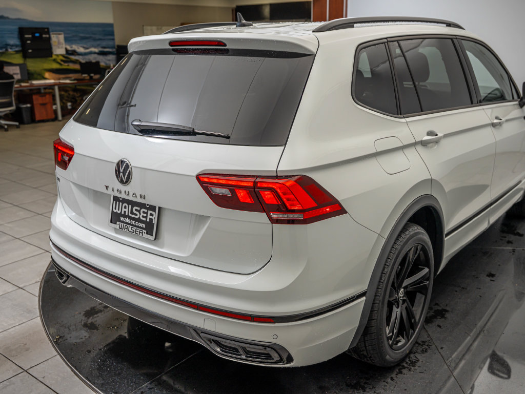 Used 2023 Volkswagen Tiguan SE R-Line FWD image 15