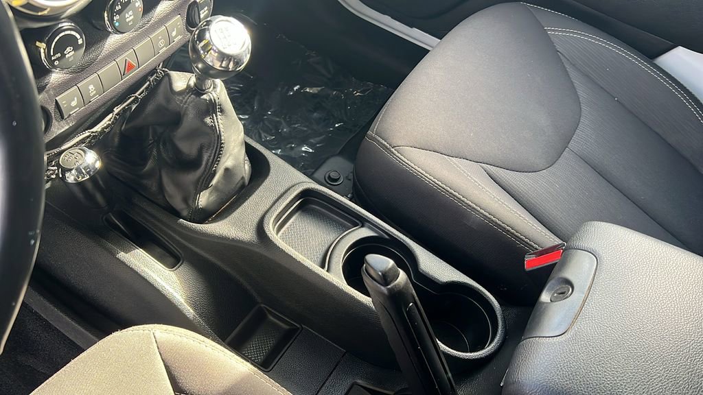 Used 2017 Jeep Wrangler Unlimited Sahara w/ Connectivity Group image 34