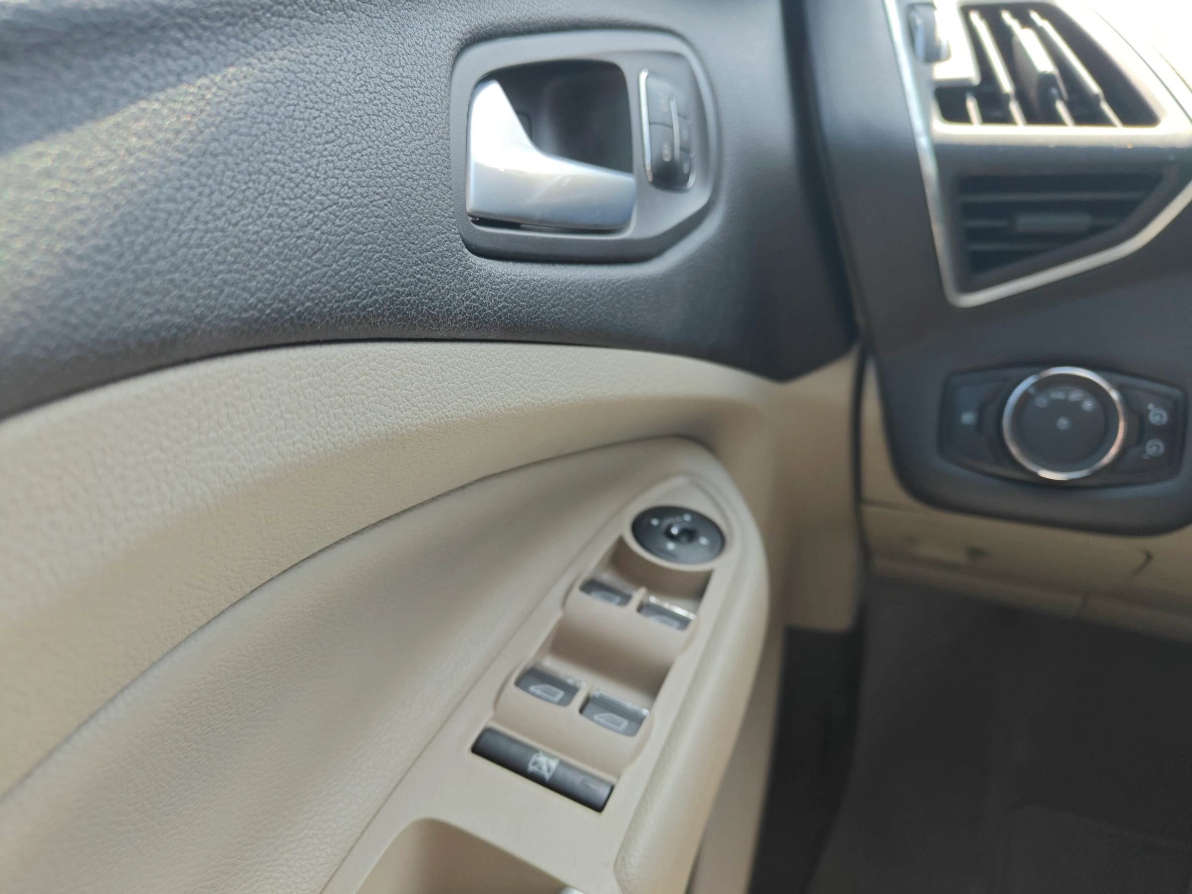 Used 2013 Ford Escape SEL image 10