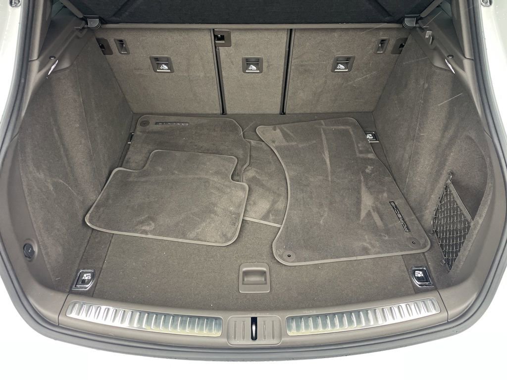 Certified 2025 Porsche Macan image 7