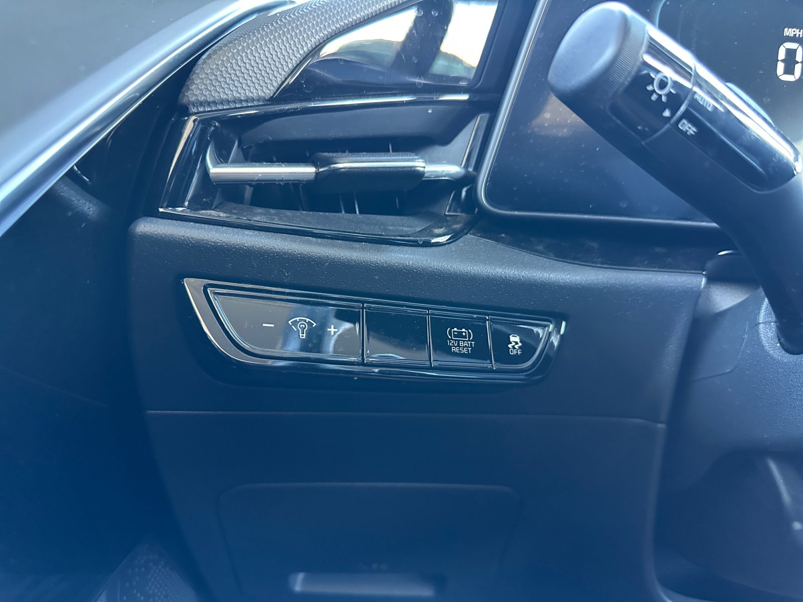 Used 2024 Kia Niro EX FWD image 17