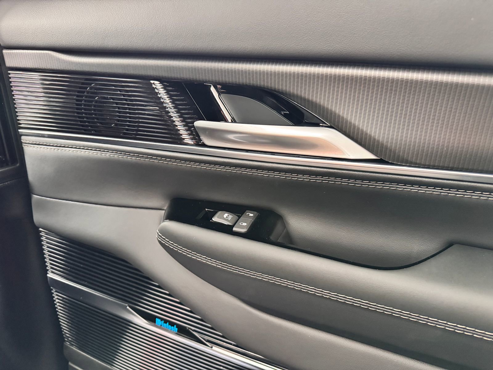 New 2026 Jeep Grand Wagoneer Summit image 30