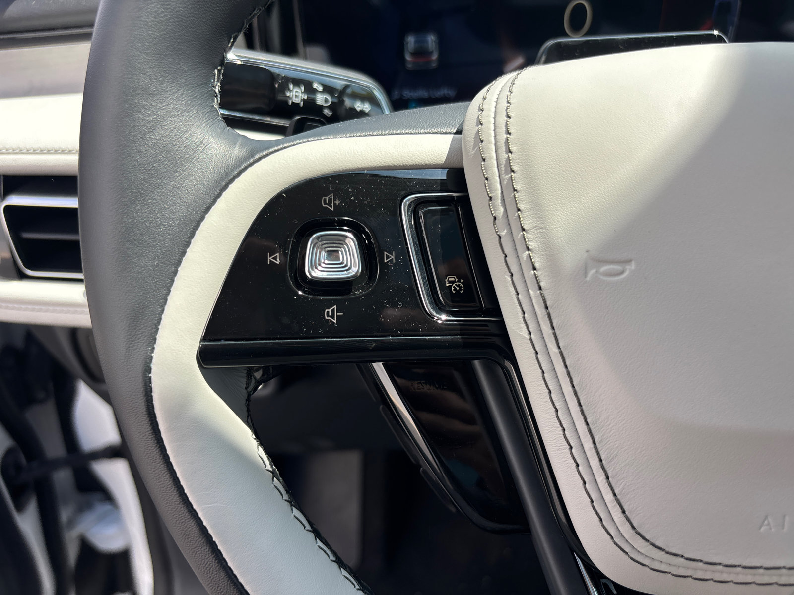 New 2026 Lincoln Aviator Reserve w/ Illumination Package AWD/4WD image 17