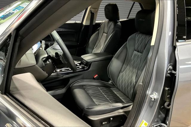 Used 2022 Buick Envision Avenir w/ Technology Package II FWD image 18