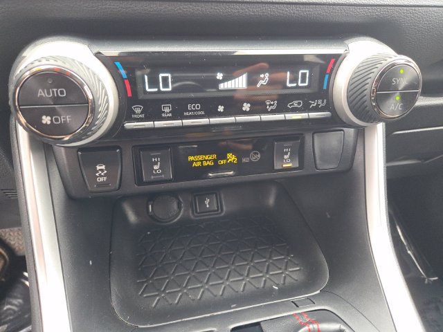 Used 2021 Toyota RAV4 SE w/ Weather & Moonroof Package AWD/4WD image 15