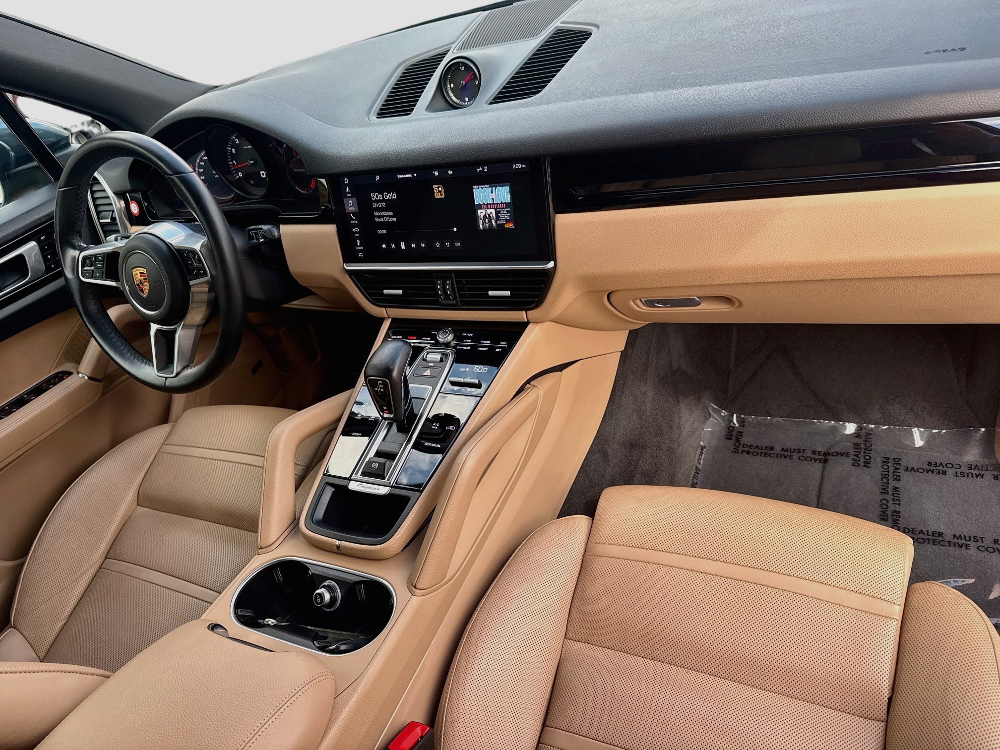 Used 2020 Porsche Cayenne w/ Premium Package AWD/4WD image 31
