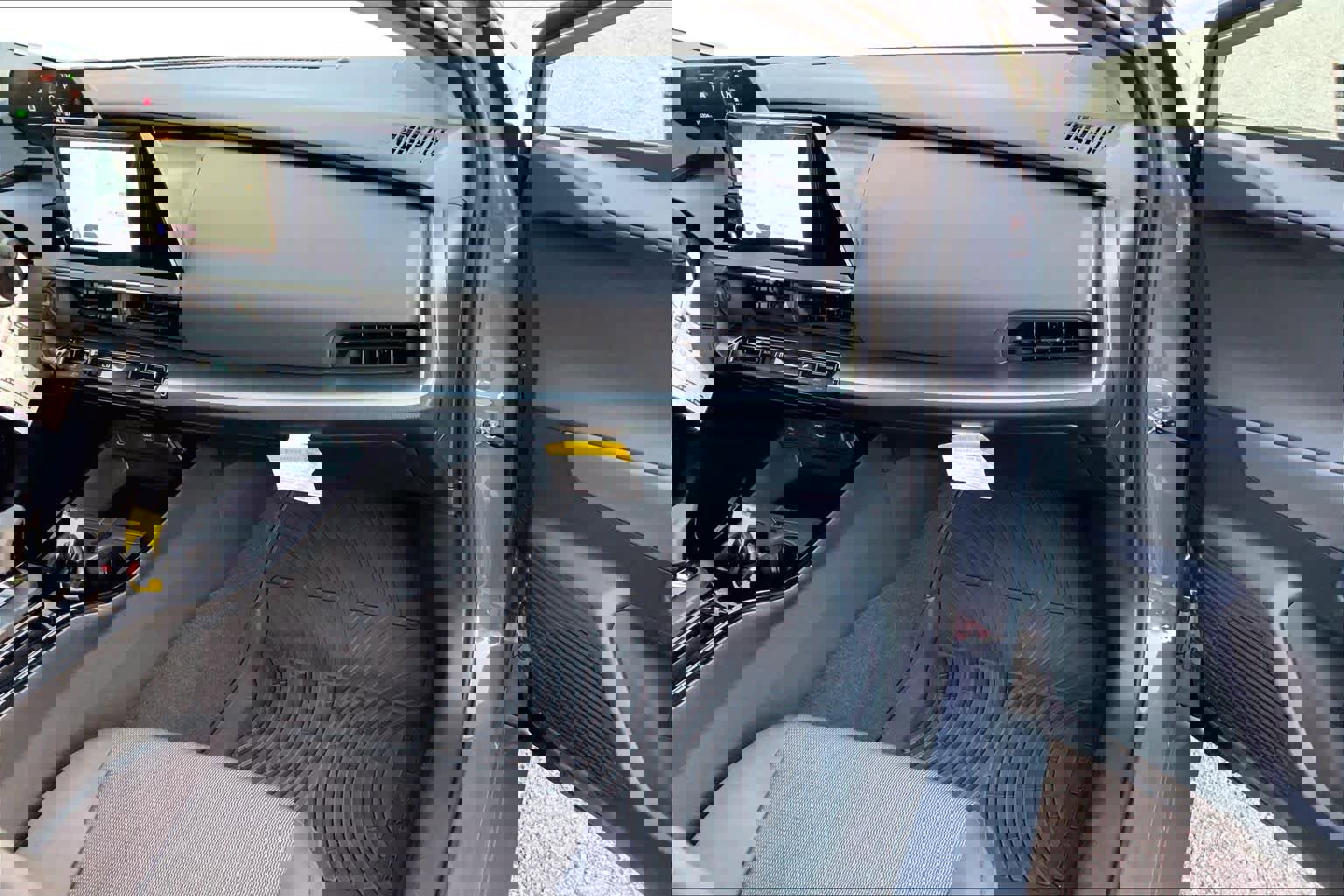 Used 2025 Toyota Prius LE FWD image 18