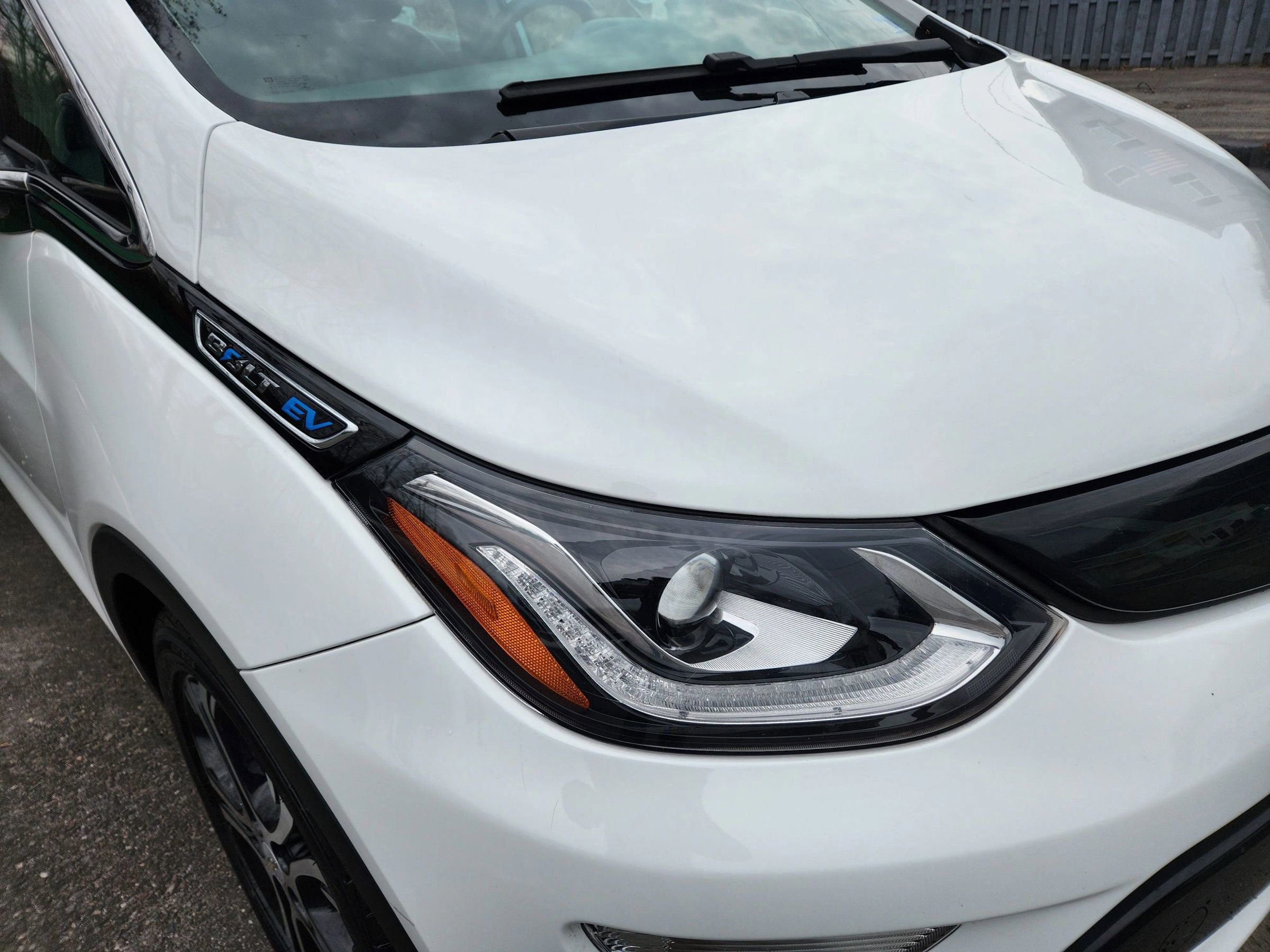 Used 2019 Chevrolet Bolt Premier w/ Infotainment Package image 4