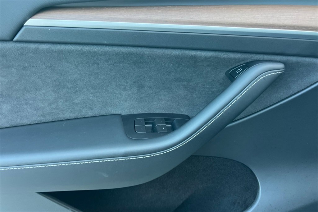 Used 2023 Tesla Model Y Long Range image 11
