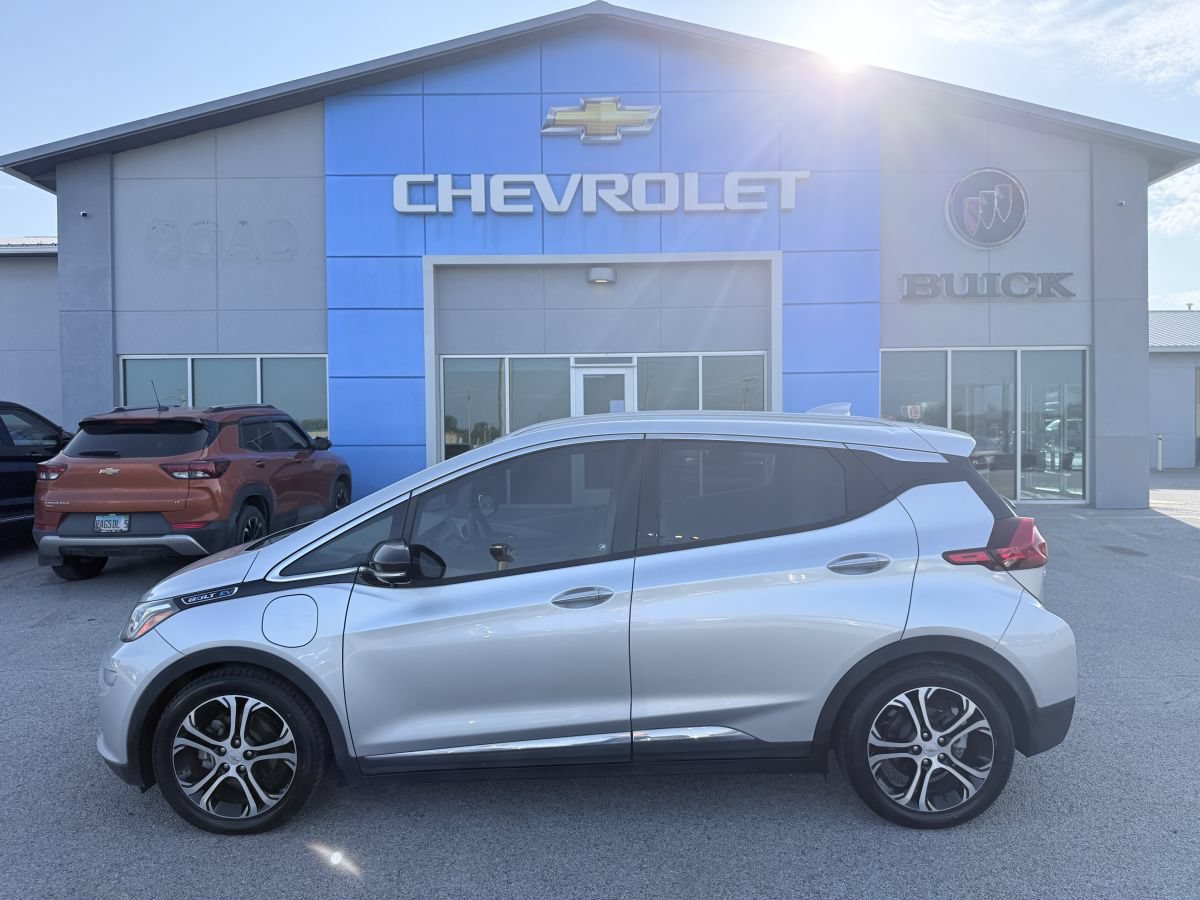 Used 2017 Chevrolet Bolt Premier w/ Driver Confidence II Package FWD image 8