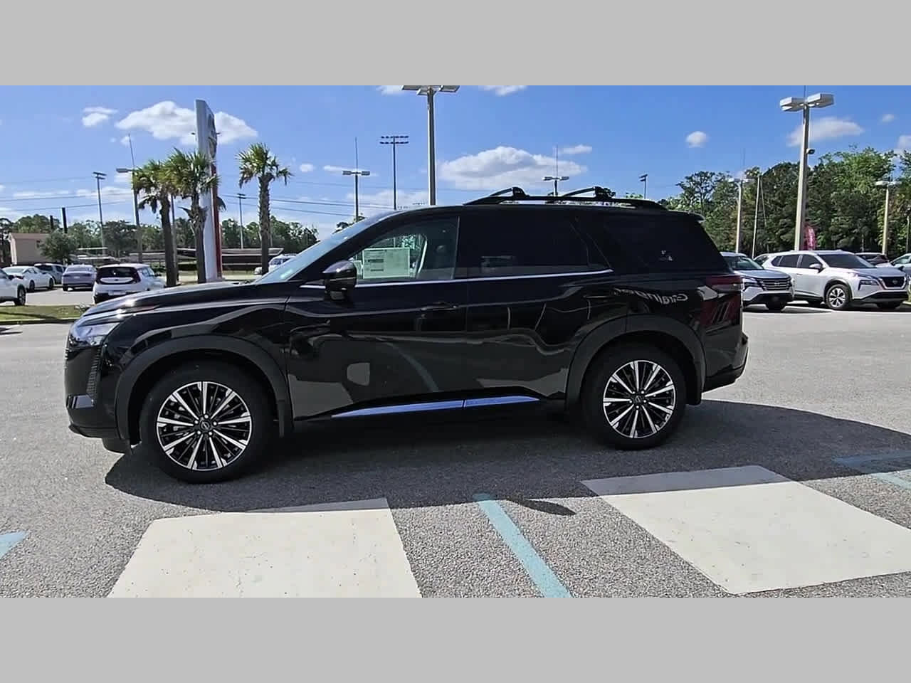 New 2026 Nissan Pathfinder Platinum FWD image 25