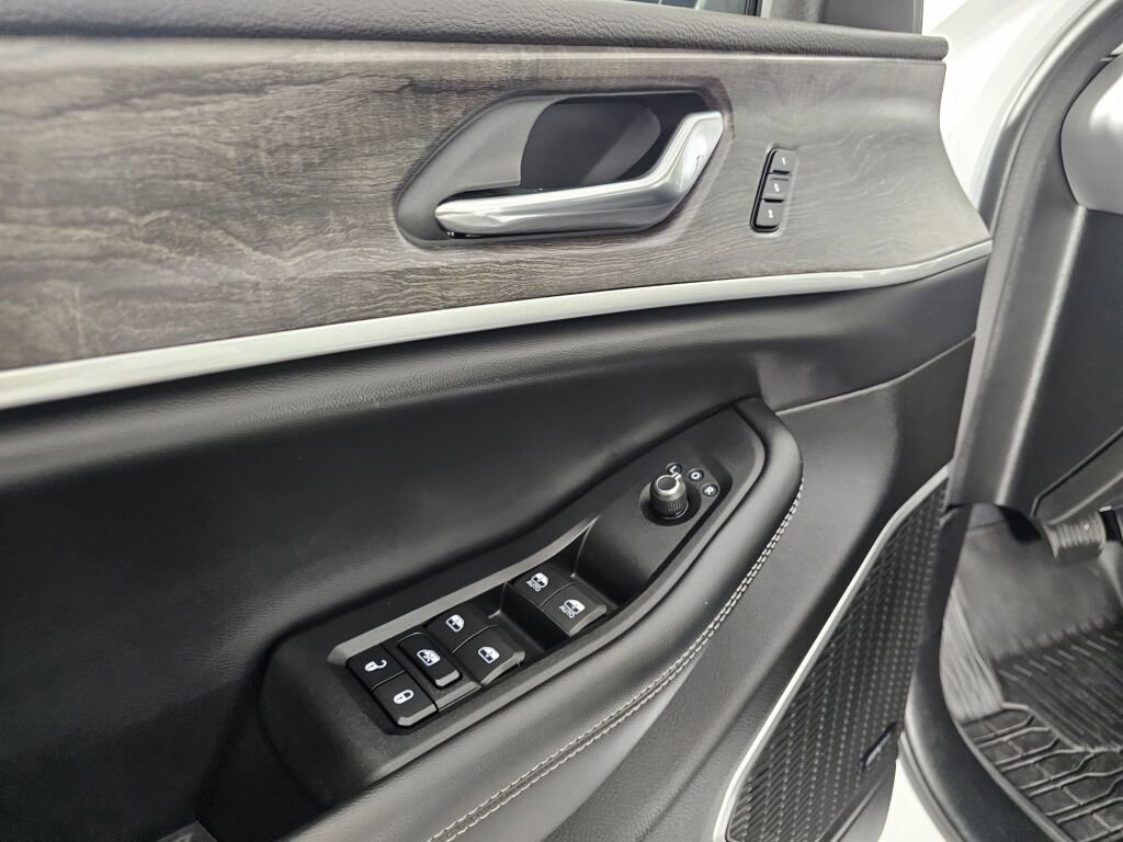 Used 2022 Jeep Grand Cherokee Limited 4xe w/ MOPAR Finishing Package image 19