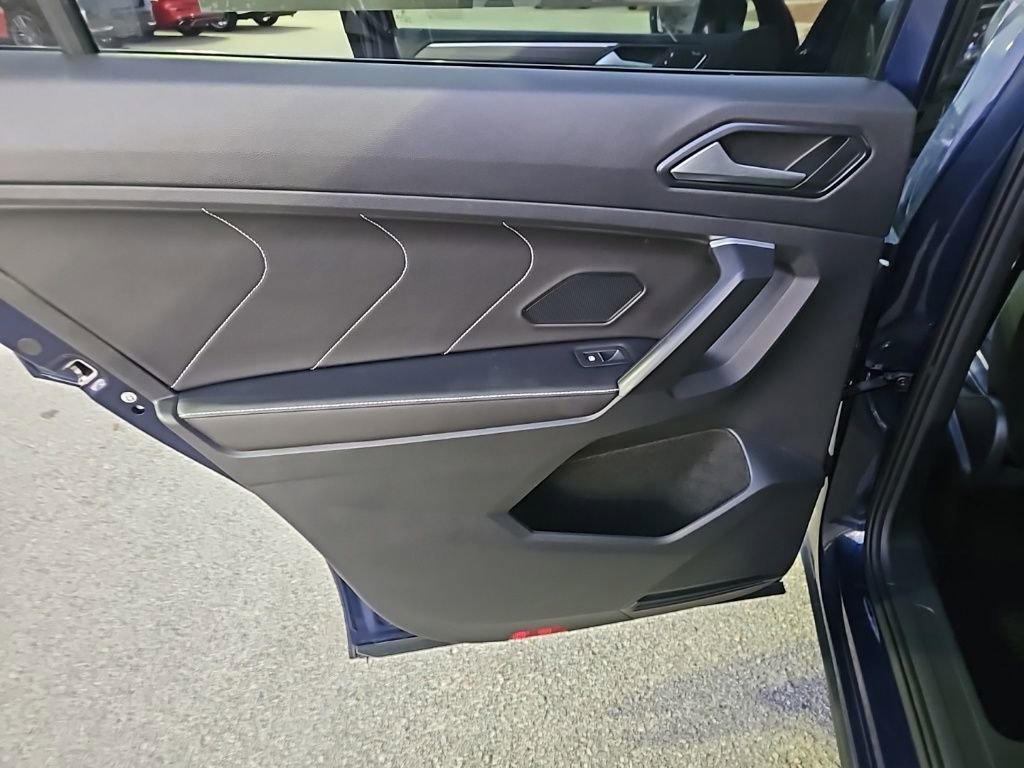 Used 2024 Volkswagen Tiguan SEL R-Line image 28