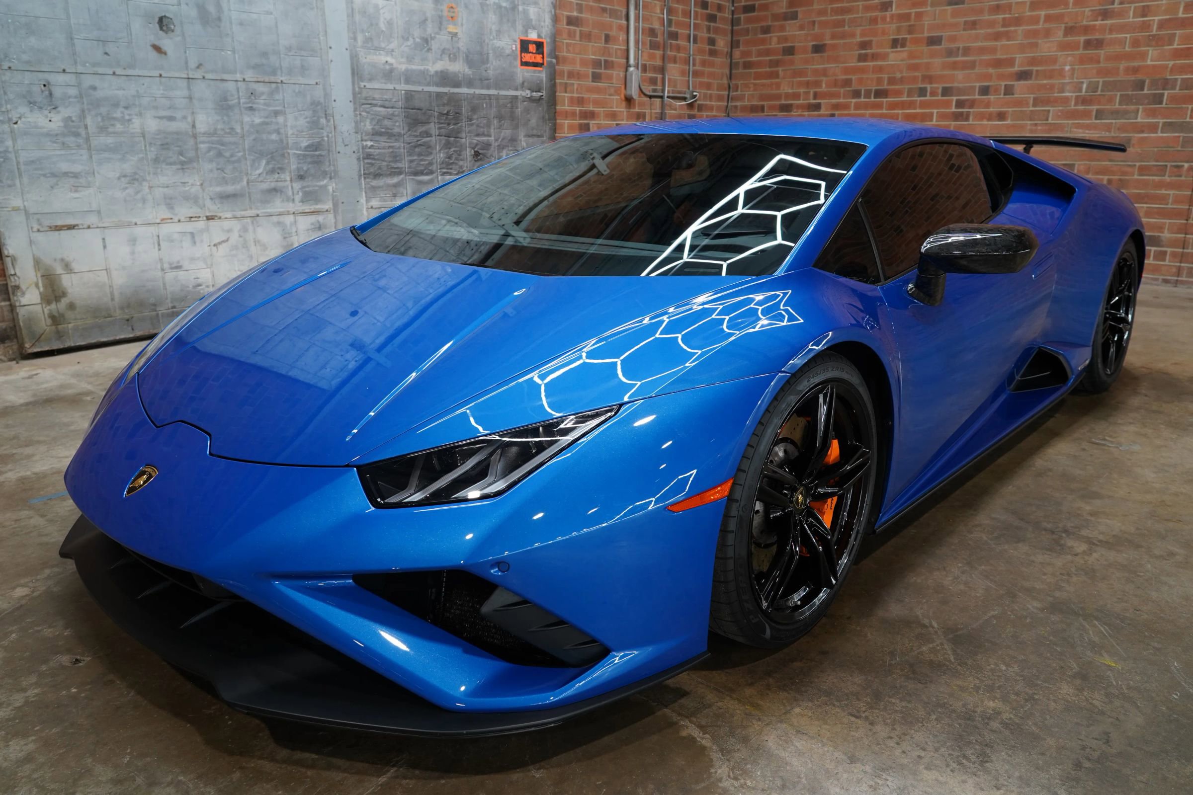 Used 2020 Lamborghini Huracan EVO image 24