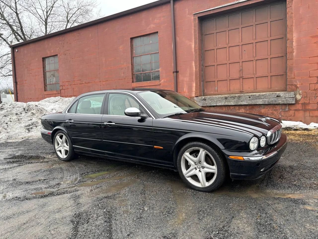 Used 2005 Jaguar XJ8 L image 3