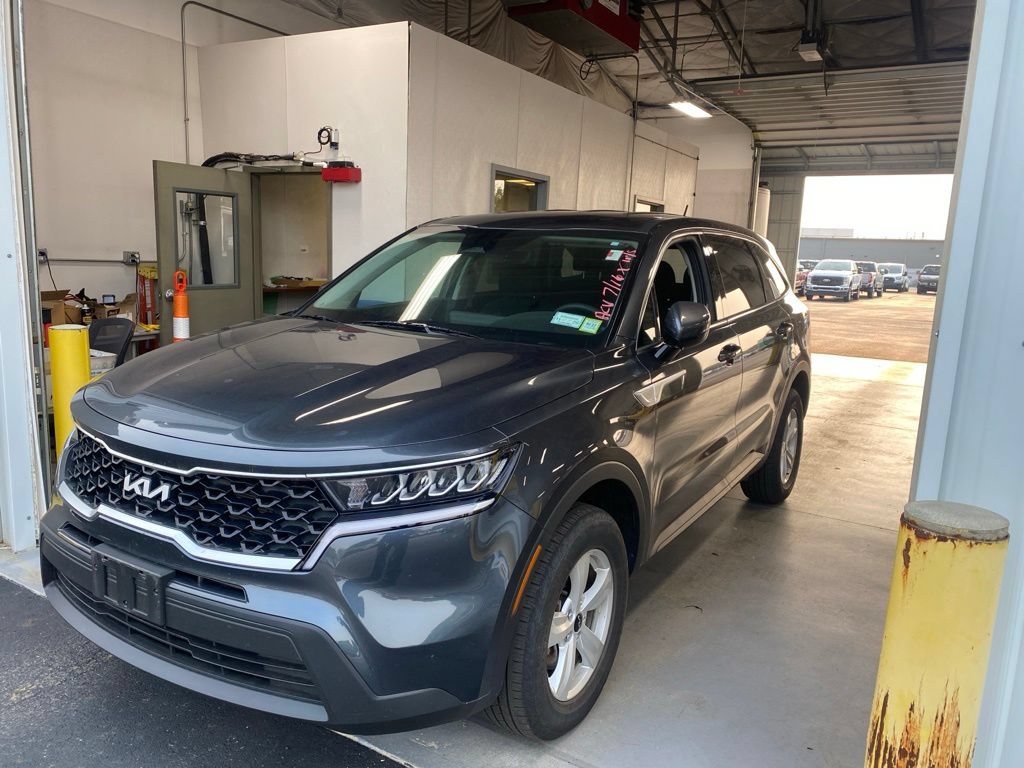 Used 2023 Kia Sorento LX AWD/4WD image 2