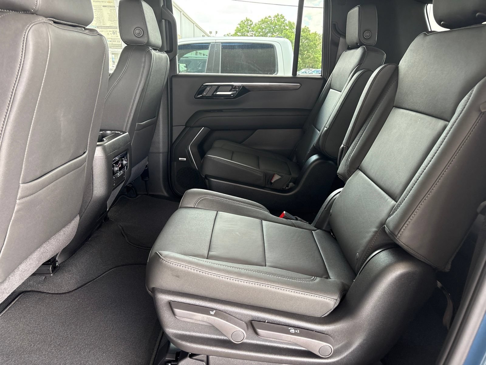 New 2026 Chevrolet Suburban LT w/ Comfort Package AWD/4WD image 17