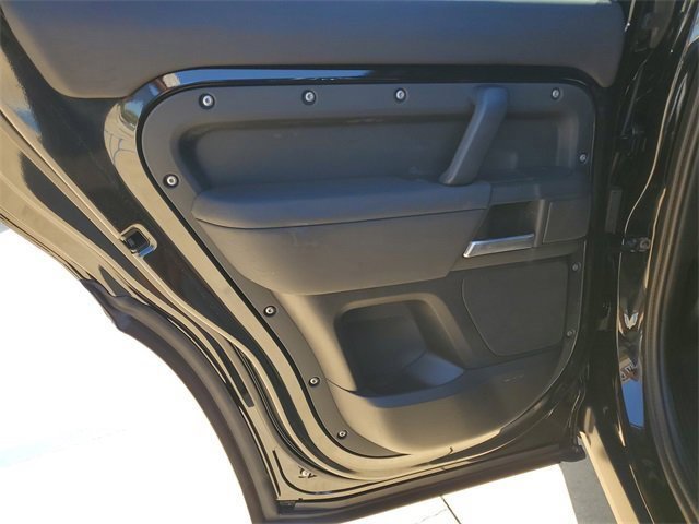 Used 2025 Land Rover Defender 110 S image 28