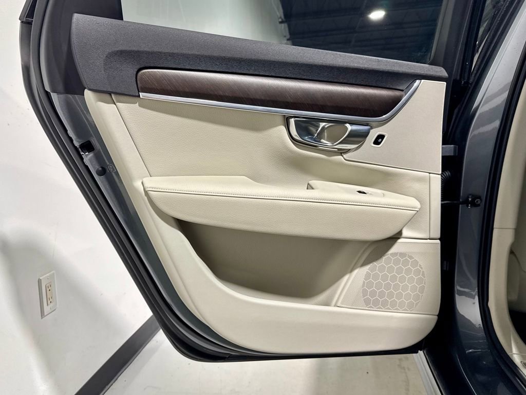 Used 2020 Volvo V90 T6 Cross Country image 28