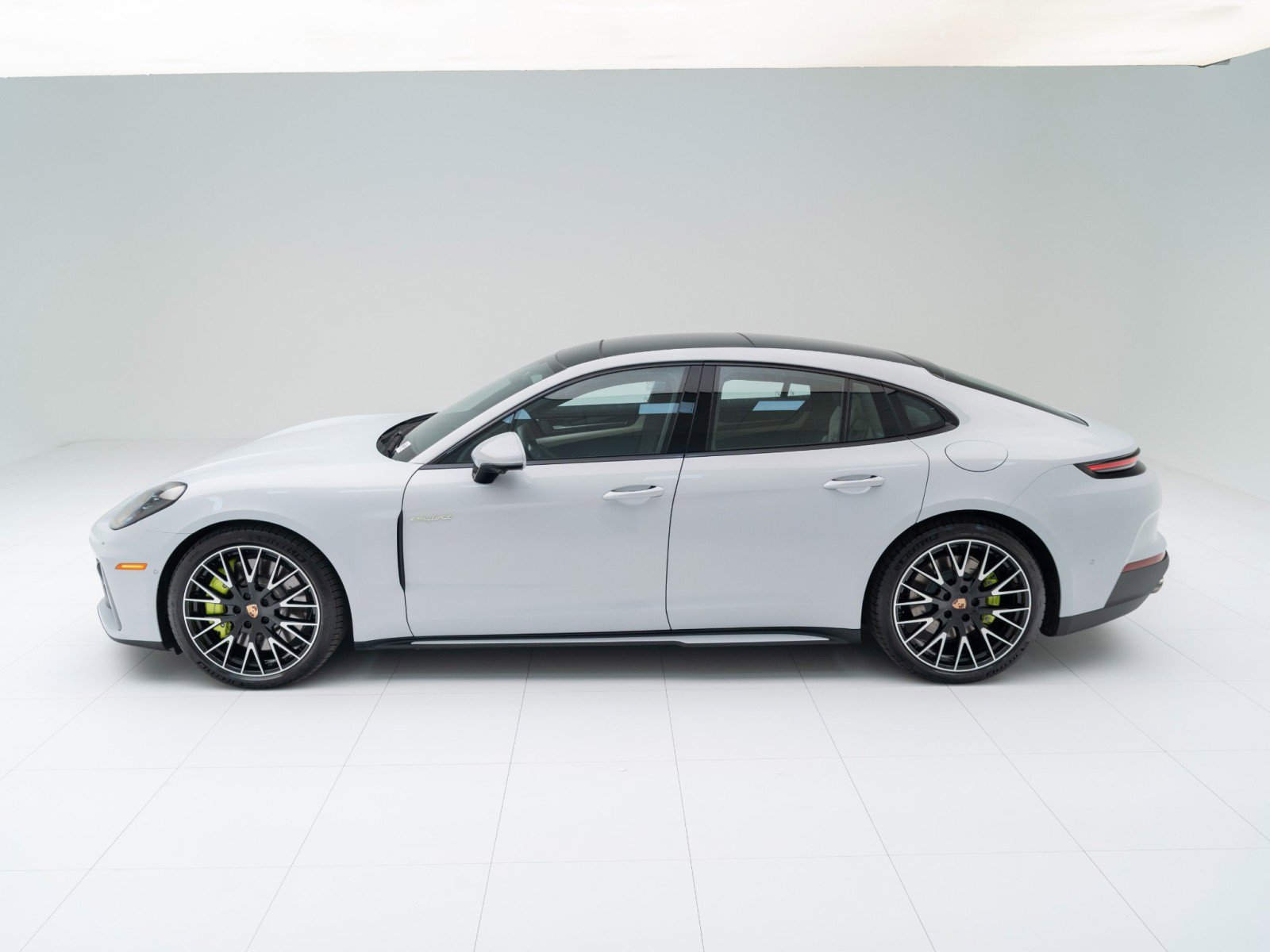 New 2026 Porsche Panamera 4S image 2