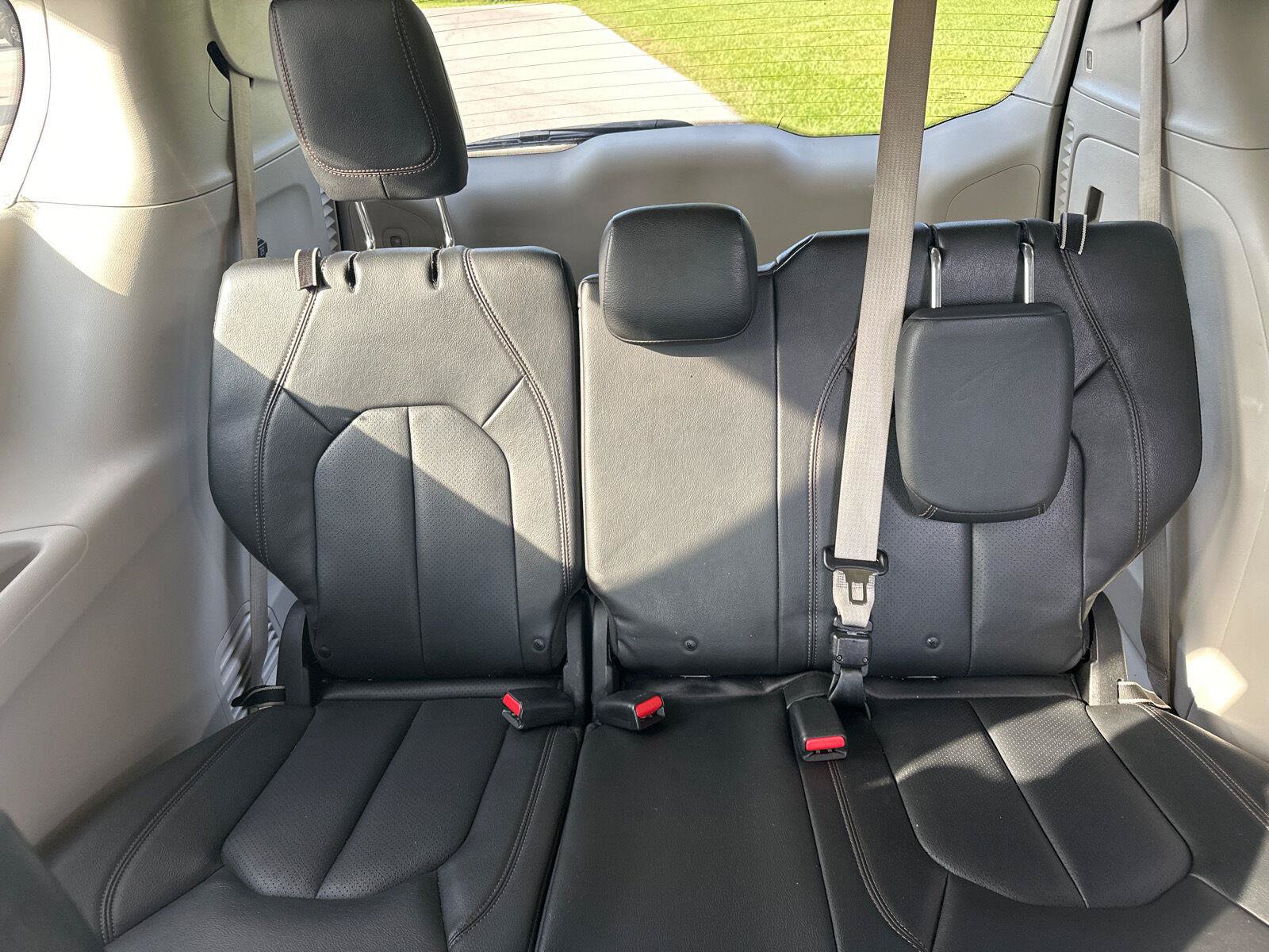 Used 2019 Chrysler Pacifica Touring-L FWD image 14