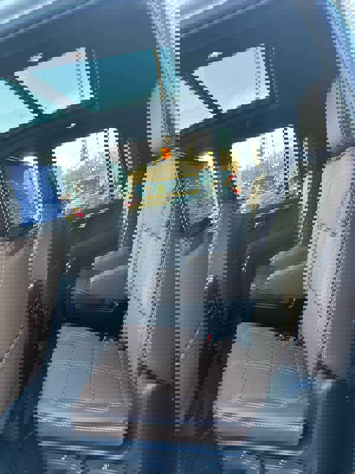 New 2026 Chevrolet Suburban High Country image 12