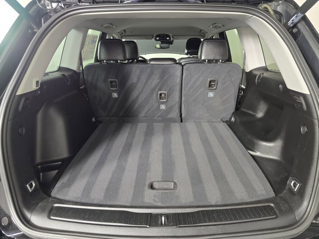 Used 2023 Jeep Grand Cherokee Limited w/ Black Appearance Package image 15