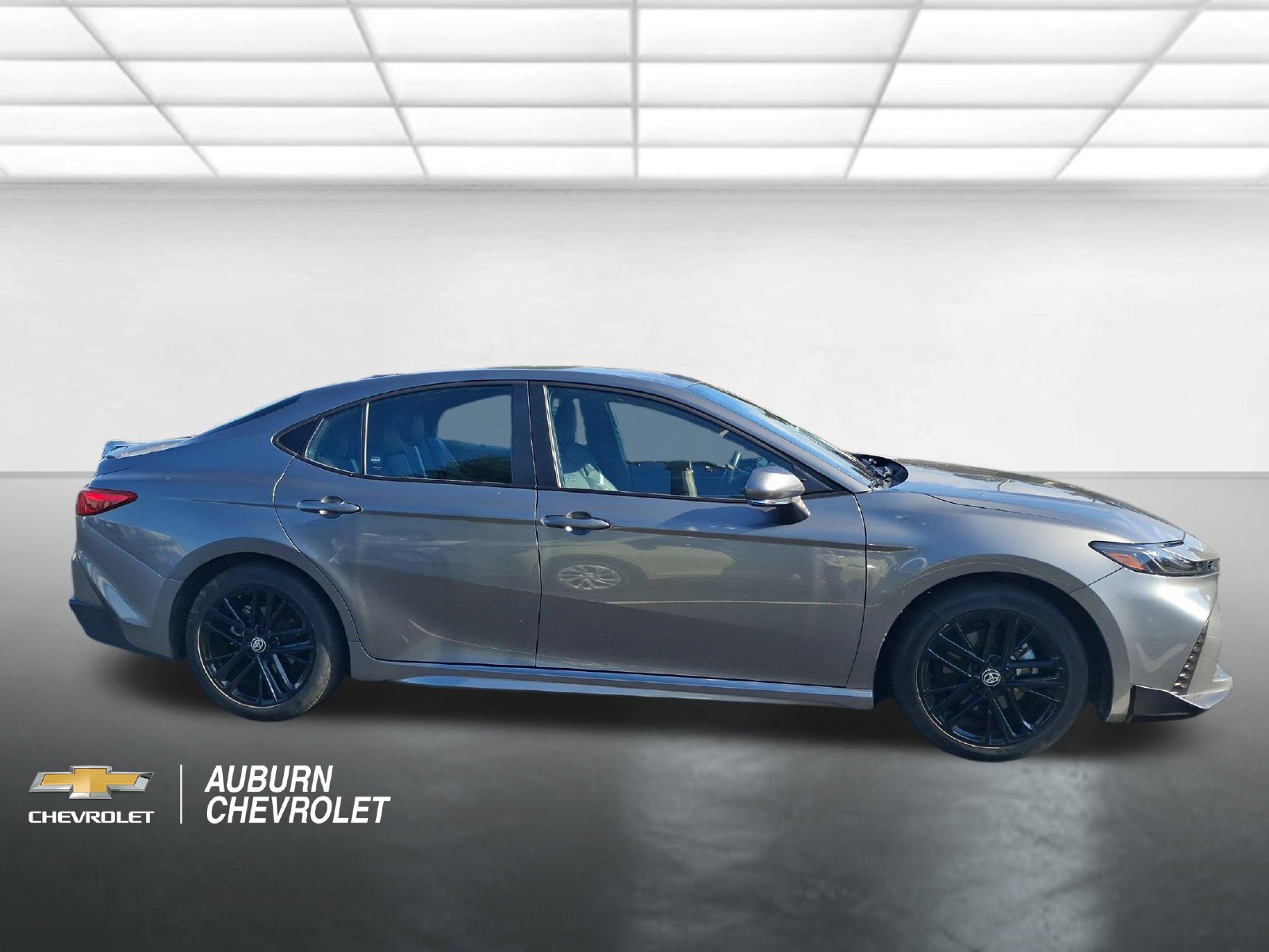 Used 2025 Toyota Camry SE FWD image 2