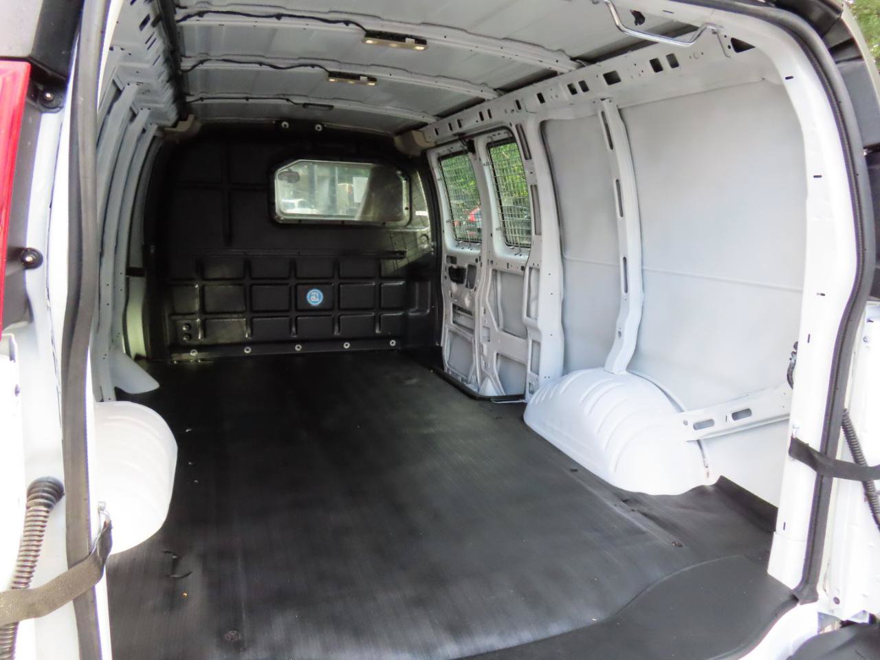 Used 2018 Chevrolet Express 2500 w/ Driver Convenience Package RWD image 13