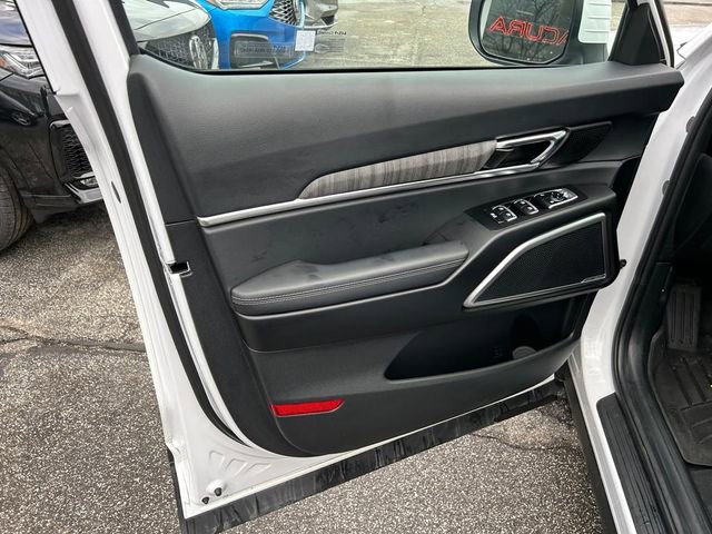 Used 2024 Kia Telluride EX w/ EX Captain's Chair Package image 10