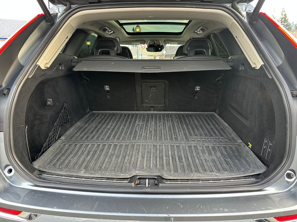 Used 2019 Volvo XC60 T8 Inscription w/ Advanced Package AWD/4WD image 12