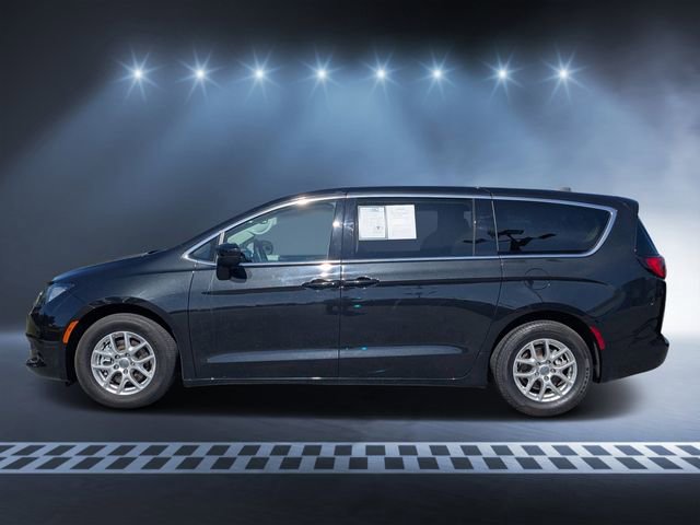 Used 2023 Chrysler Voyager LX FWD image 5