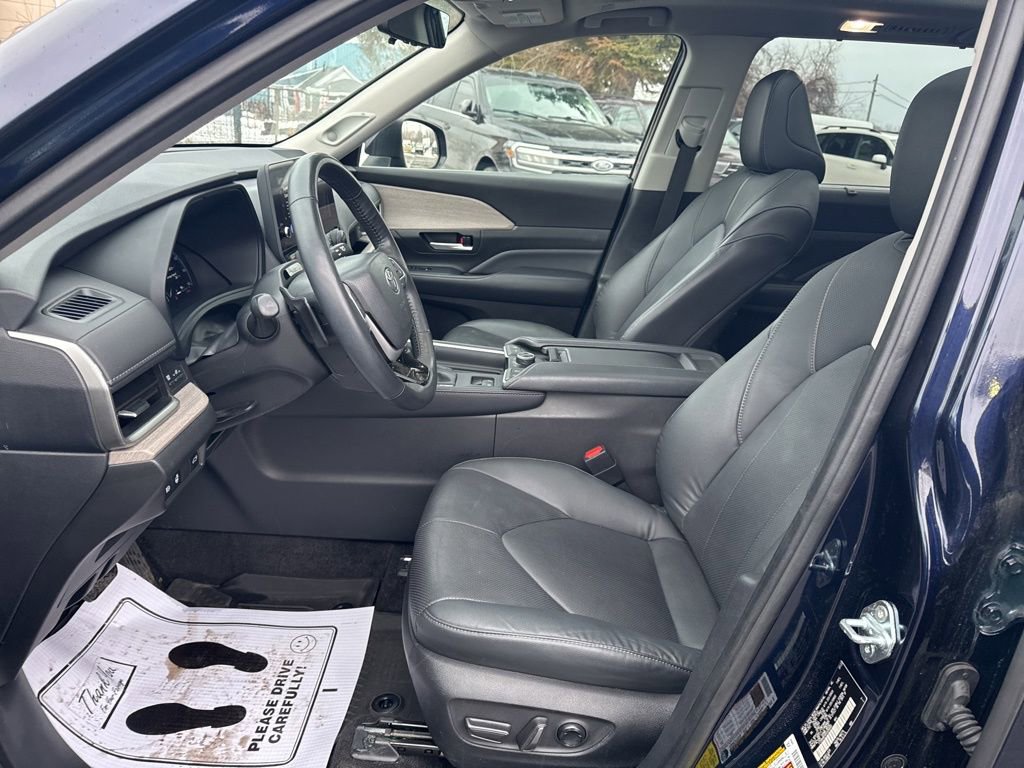 Used 2024 Toyota Grand Highlander Platinum video 3