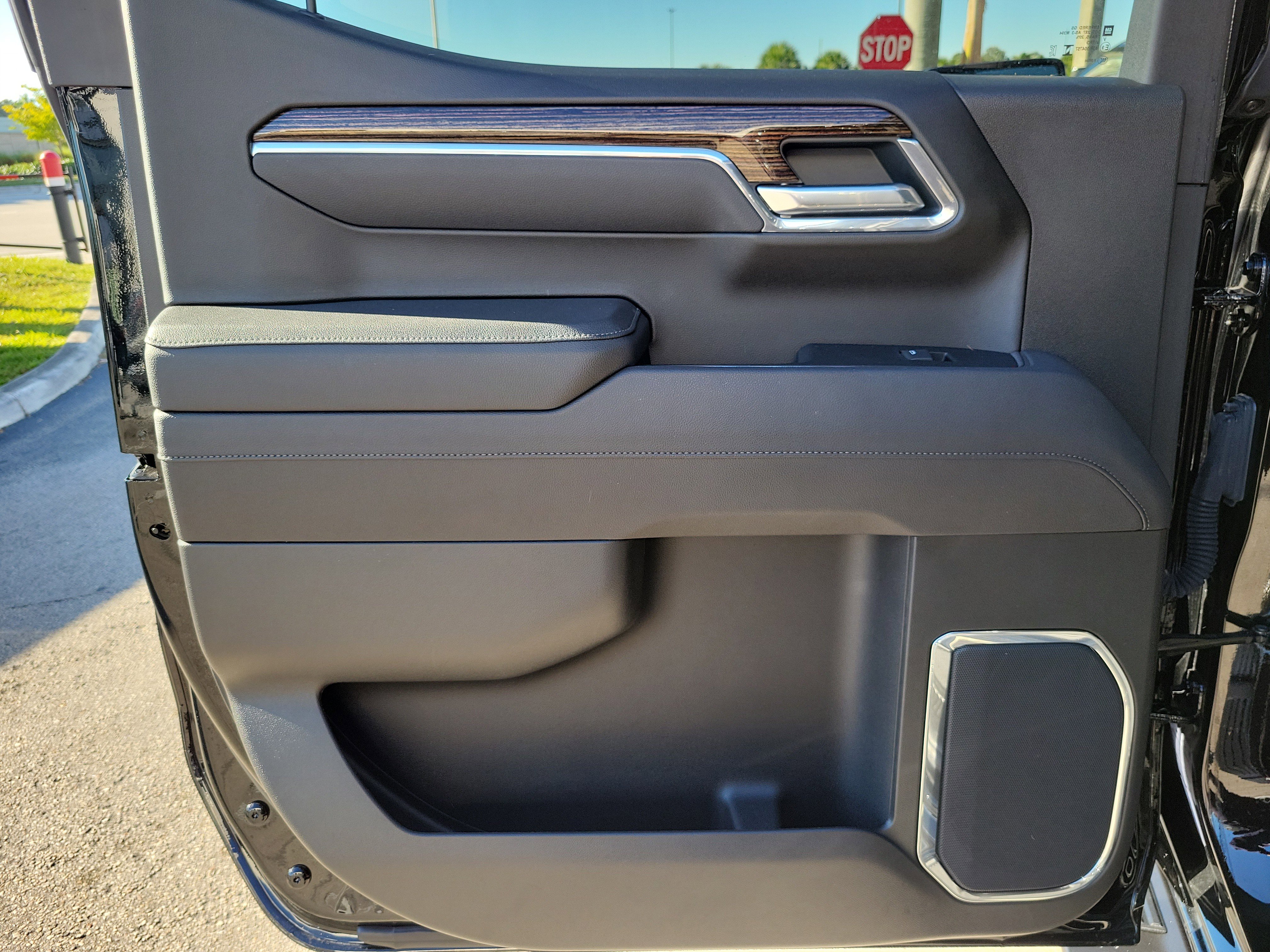 Used 2025 GMC Sierra 1500 Elevation w/ LPO, Elevation Black Package image 25