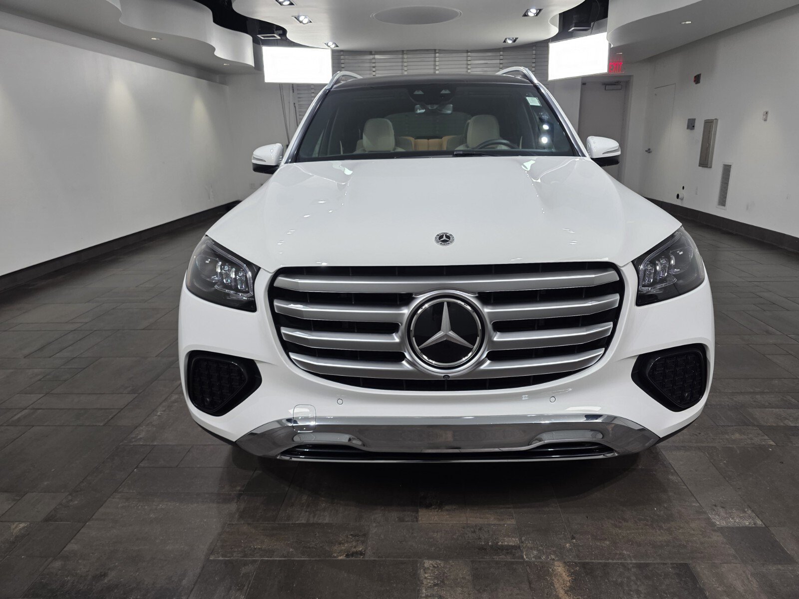 Used 2025 Mercedes-Benz GLS 450 4MATIC image 2