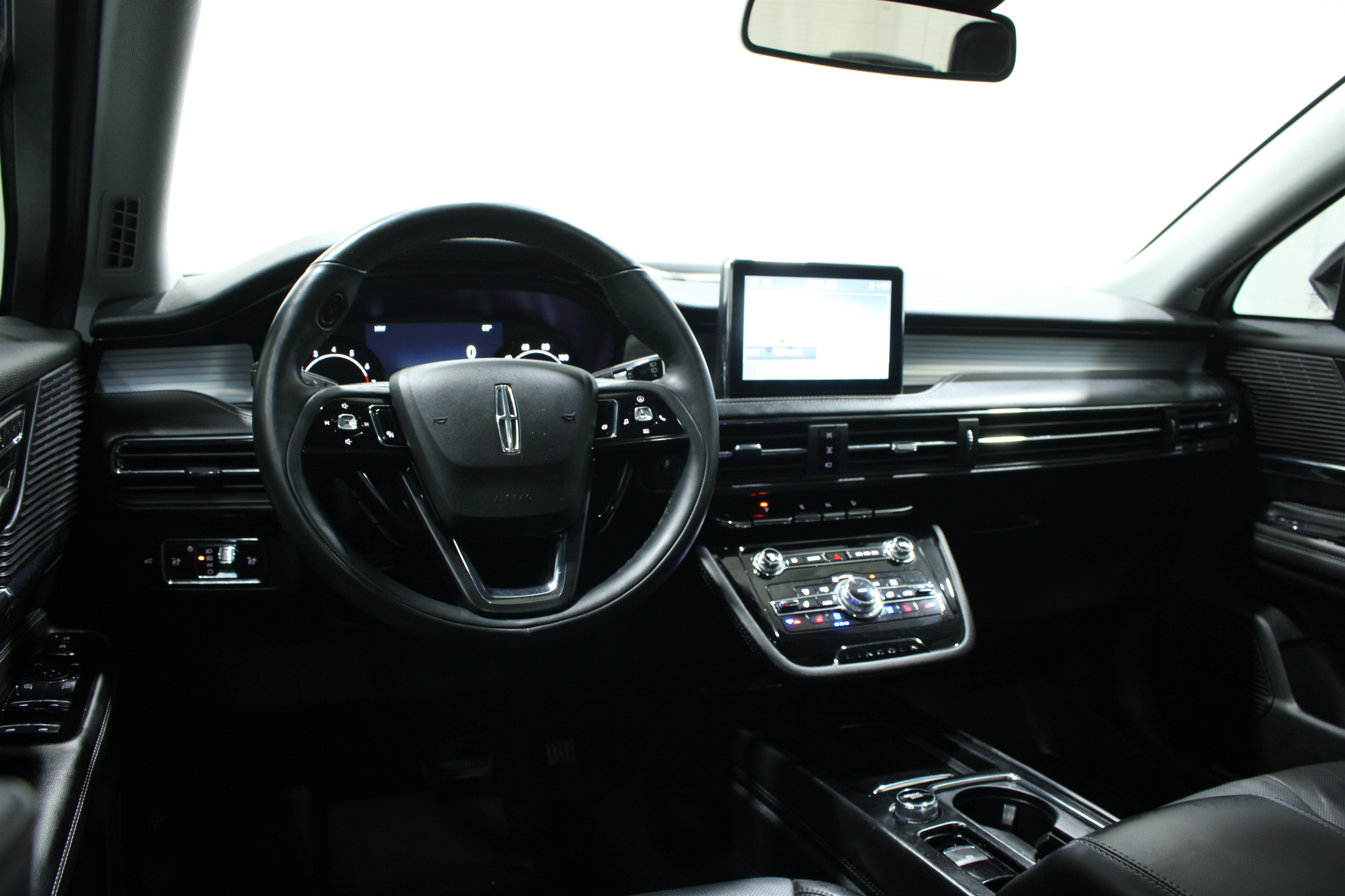 Certified 2022 Lincoln Corsair AWD w/ Premium Package image 2