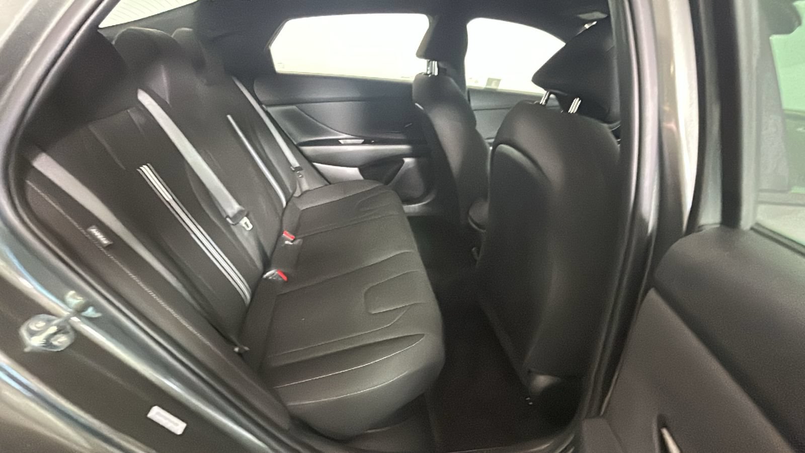 Used 2025 Hyundai Elantra SEL FWD image 35