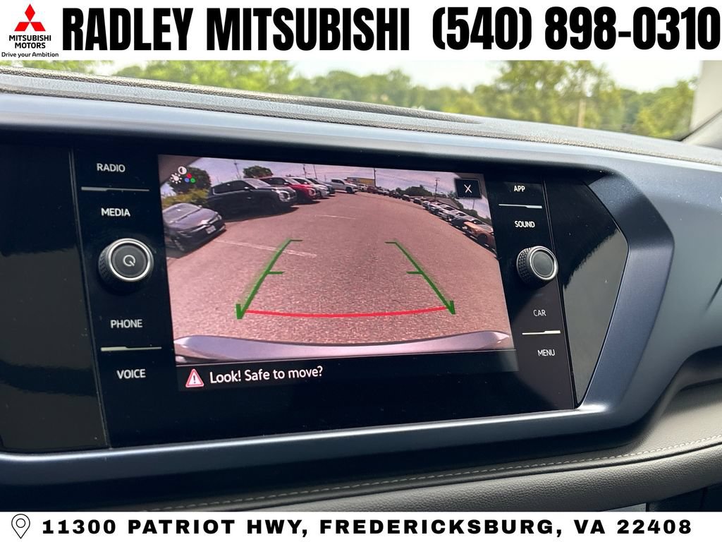 Used 2024 Volkswagen Taos SE w/ Panoramic Sunroof Package AWD/4WD image 9