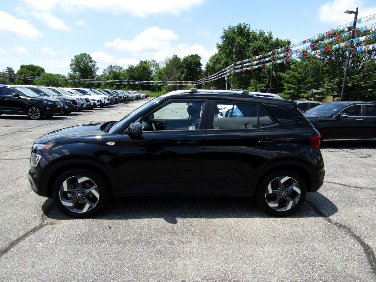 Used 2024 Hyundai Venue SEL image 4