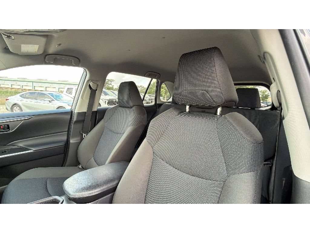 Used 2024 Toyota RAV4 LE FWD image 17