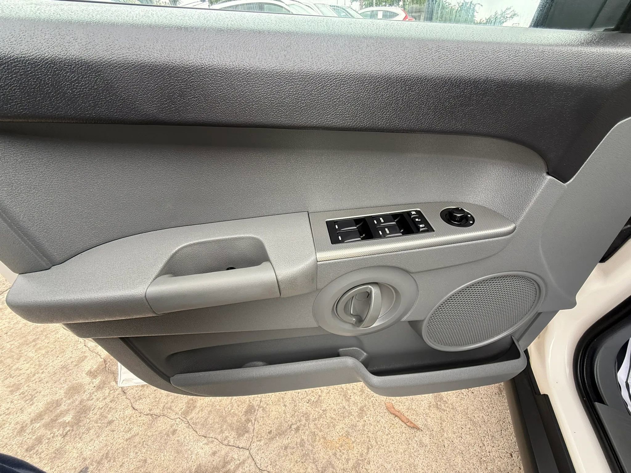 Used 2007 Jeep Commander Sport RWD image 24