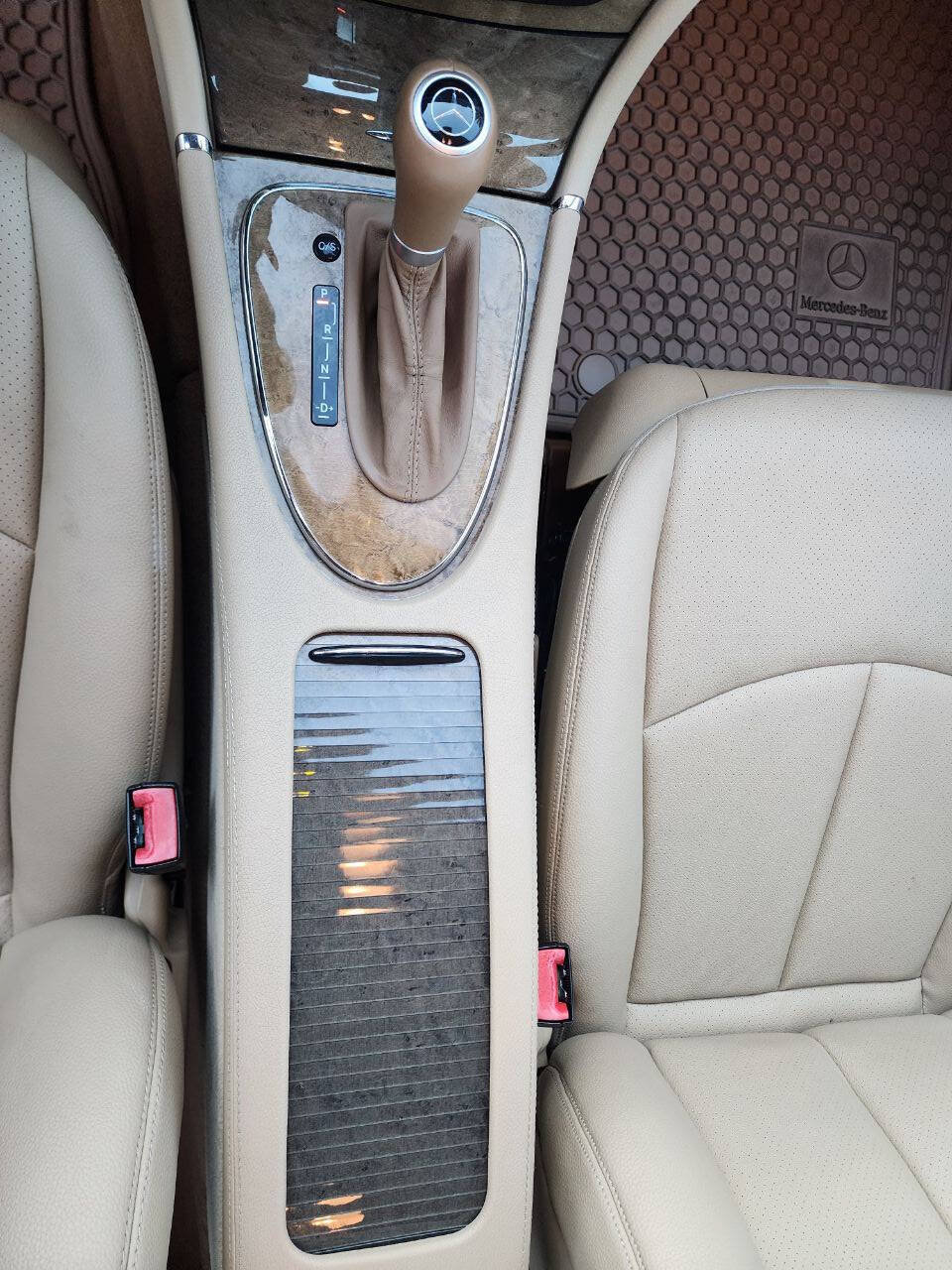 Used 2009 Mercedes-Benz E 350 Sedan image 25