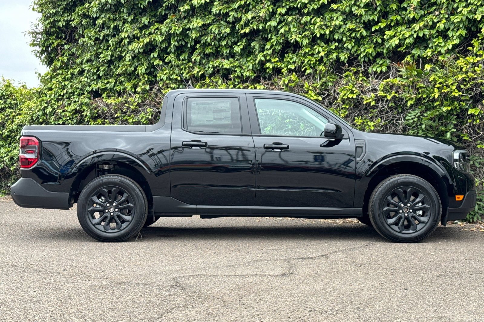 New 2024 Ford Maverick Lariat w/ Black Appearance Package AWD/4WD image 2