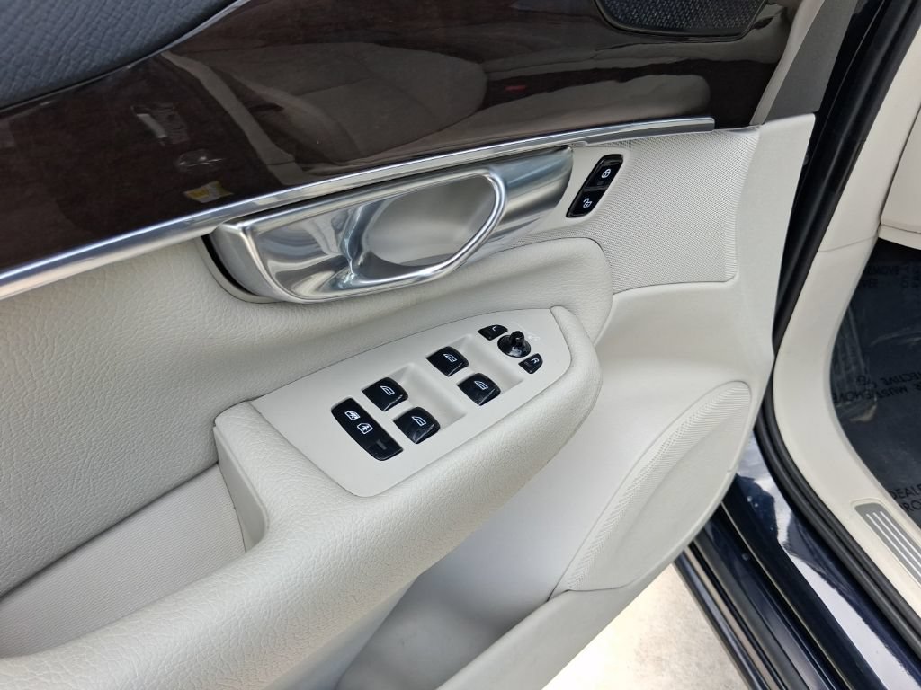 Used 2019 Volvo XC90 T6 Momentum AWD/4WD image 16