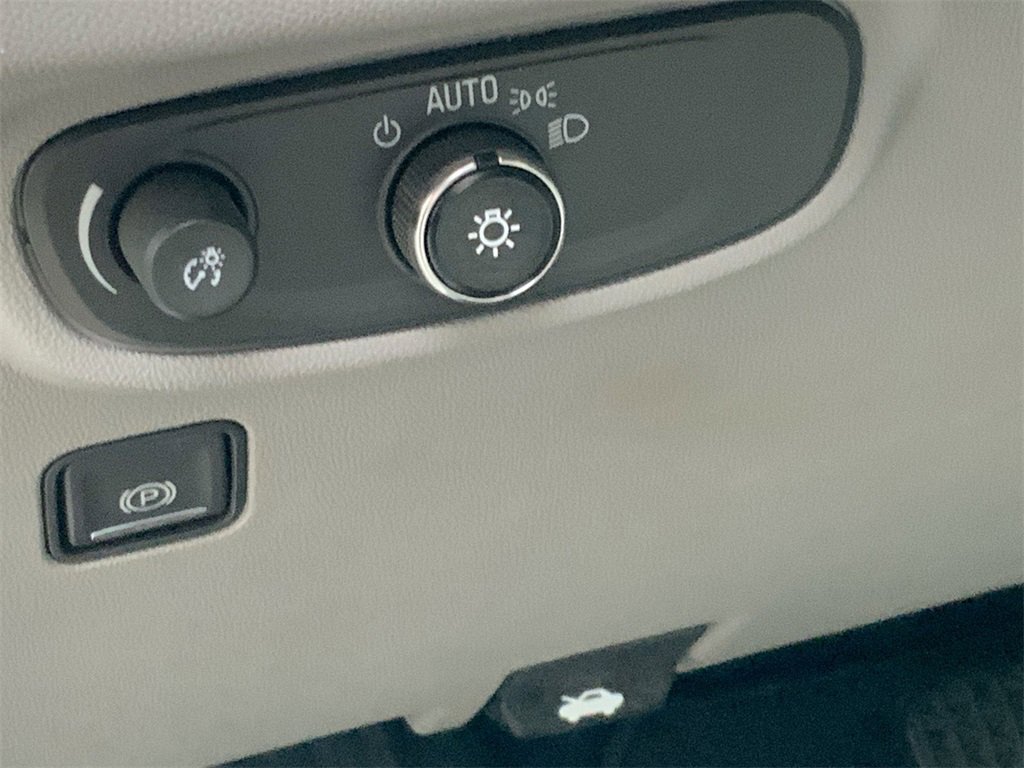 Used 2023 GMC Terrain SLE w/ Driver Convenience Package image 18